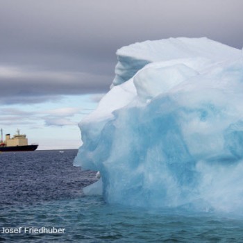 Iceberg-with-reflection-drifting-in-the-arctic-ocean-547x410